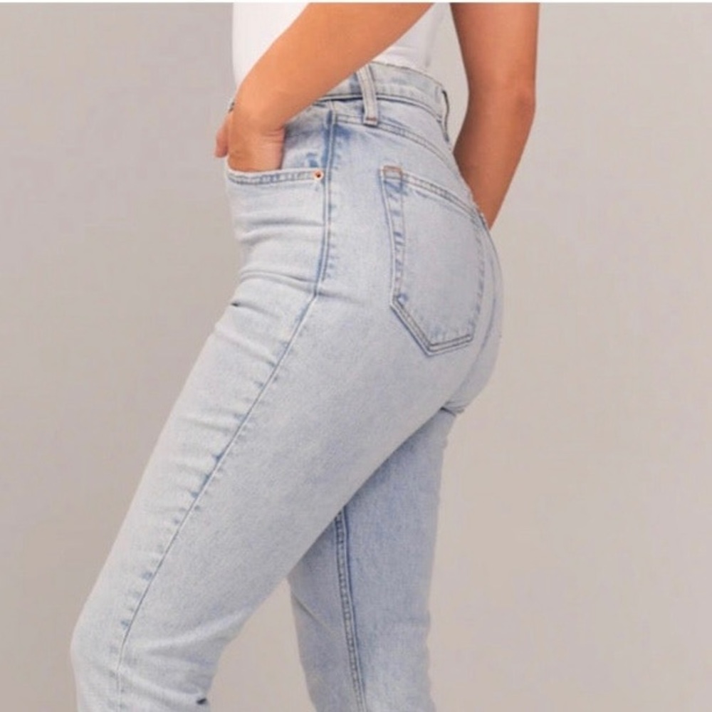 Abercrombie & Fitch Woman’s Curve Love Skinny Jeans!